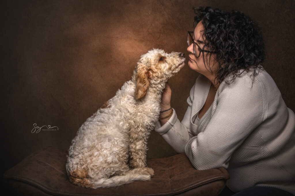 Goldendoodle Lilo mit Züchterin Kristin Uecker